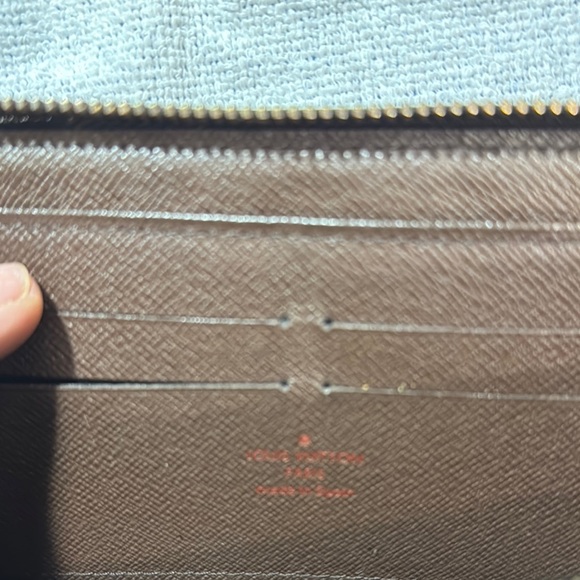 Authentic Louis Vuitton Damier Ebene Zippy Wallet - Picture 3 of 7